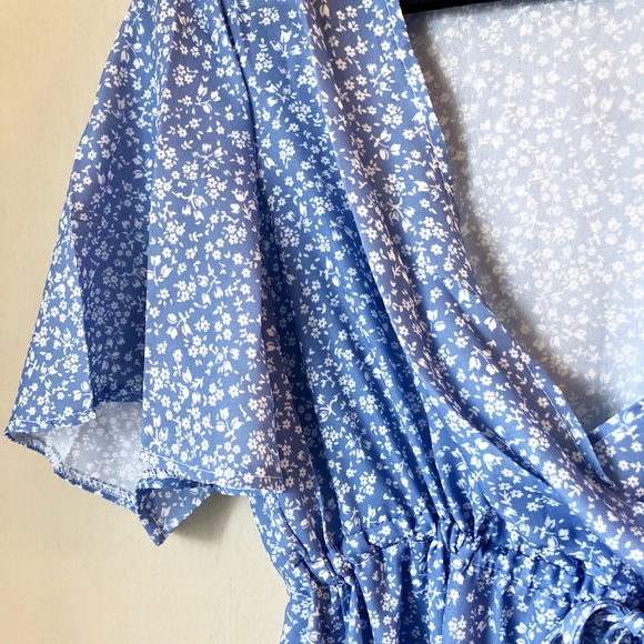 M LEFT - Flutter Sleeve Faux Wrap Mini Dress - Picture 5 of 6